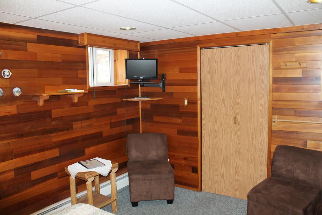 Celtic Haven Hotel Jasper National Park Room photo