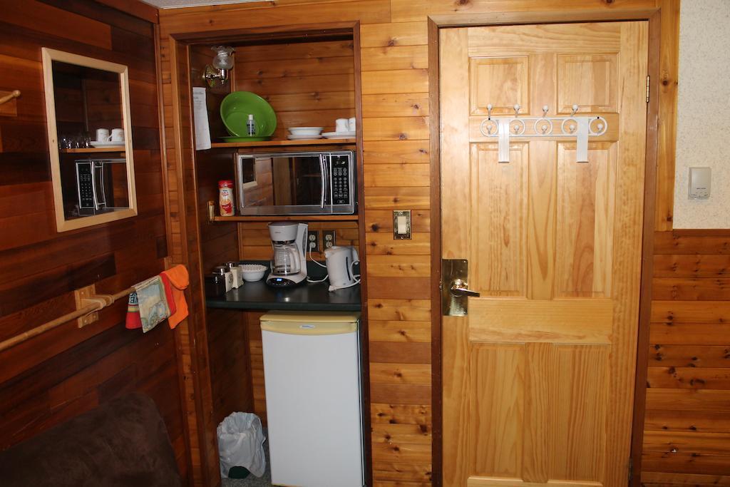 Celtic Haven Hotel Jasper National Park Room photo