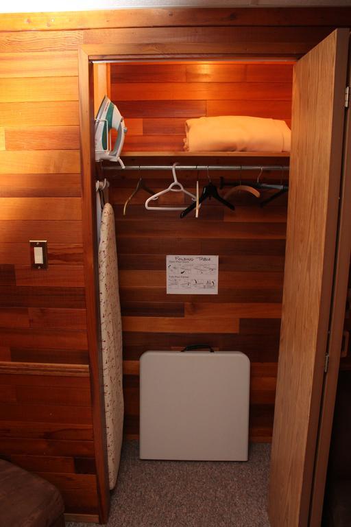 Celtic Haven Hotel Jasper National Park Room photo